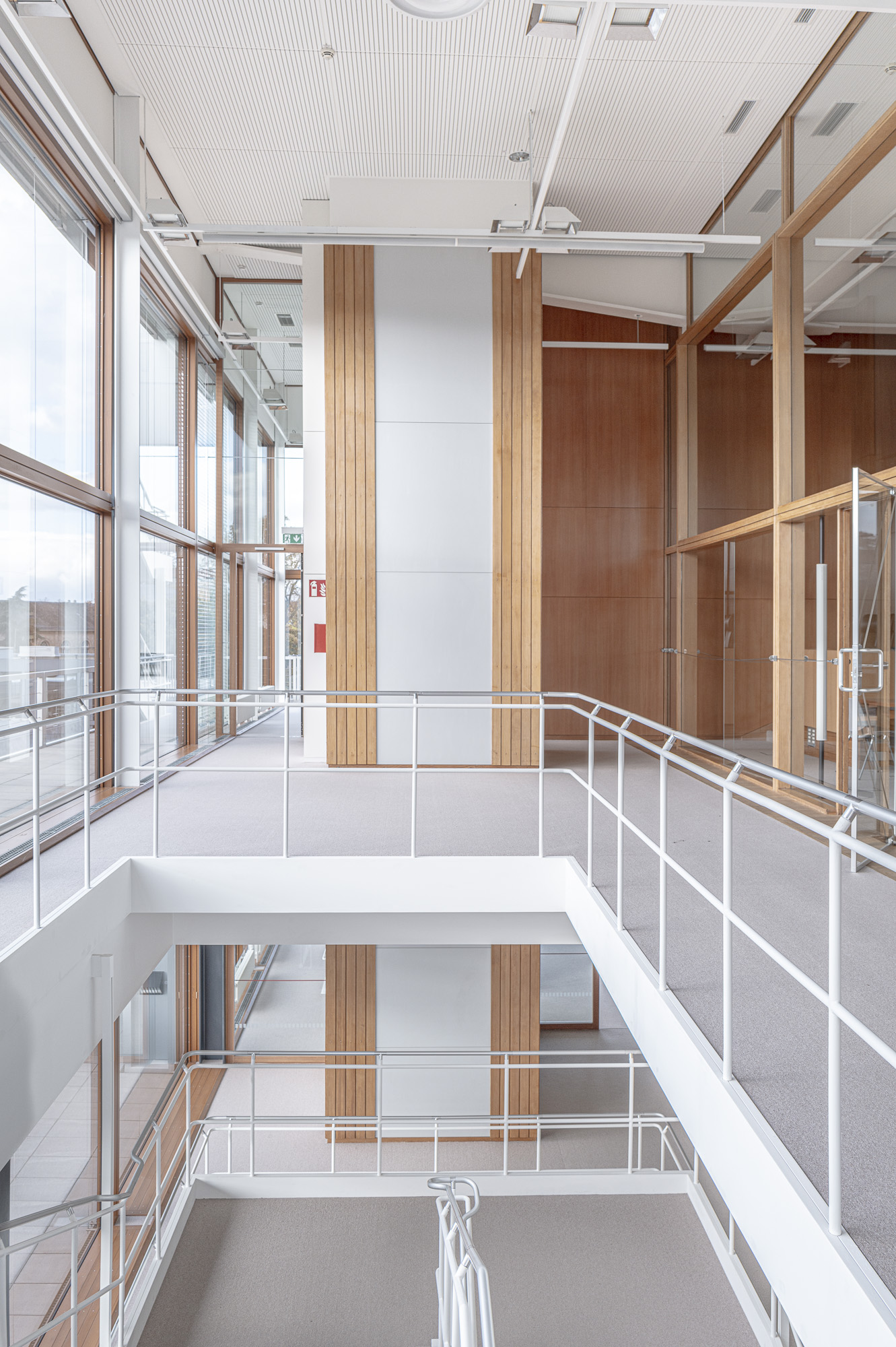 L1000236