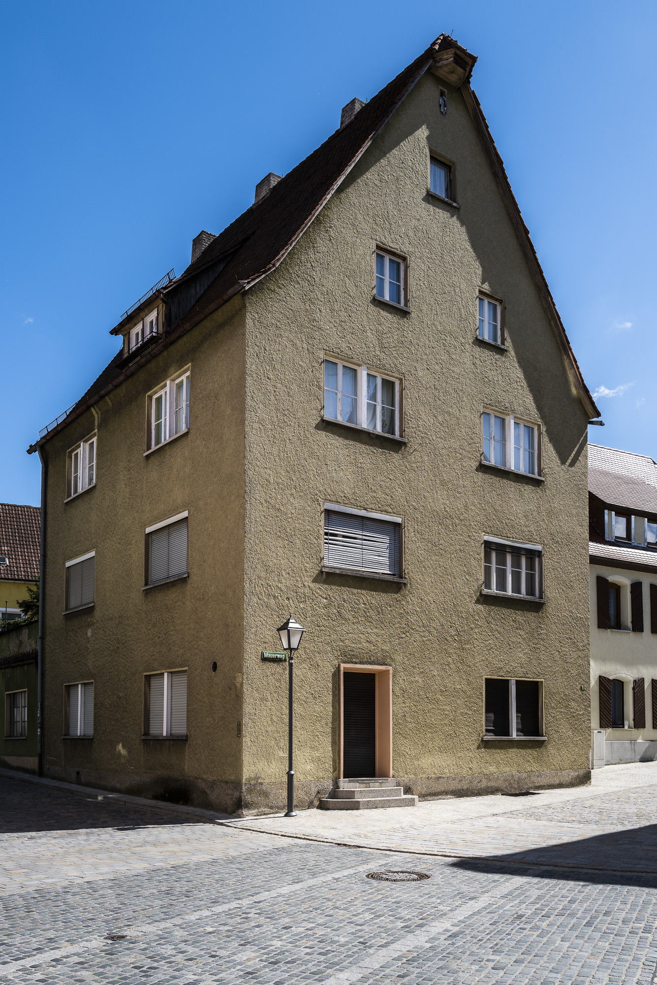 L1000233